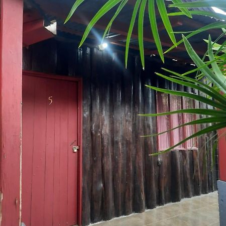 Cabinas El Botecito Muelle Bagian luar foto